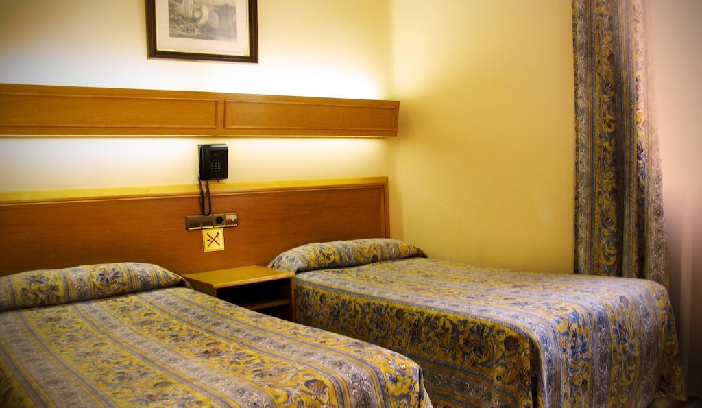 Hostal Los Guerreros Toledo Bilik gambar