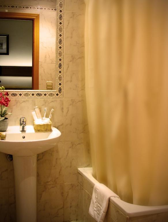 Hostal Los Guerreros Toledo Bilik gambar